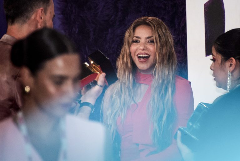 Shakira szexi táncot lejtett egy hálószobában