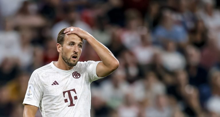 Harry Kane mindenkivel lepacsizott a Bayernnél (videó)