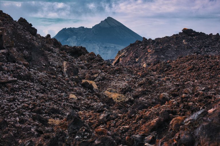 Lávasziklára zuhant Hawaiin egy TikTok-sztár, csoda hogy túlélte