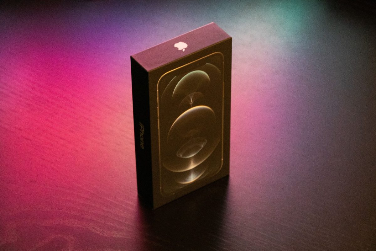 Kiszivároghatott az iPhone 15 Pro új, formabontó csomagolása