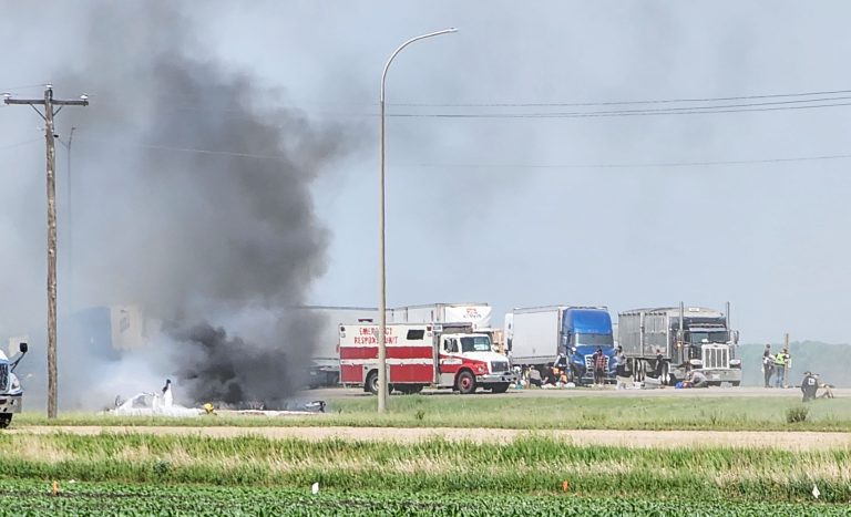 Több ember életét vesztette, miután autóval ütközött egy busz Pennsylvaniában