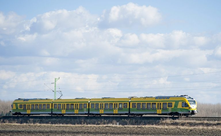 Ezeken a helyeken 160-nal közlekednek majd a magyar vonatok