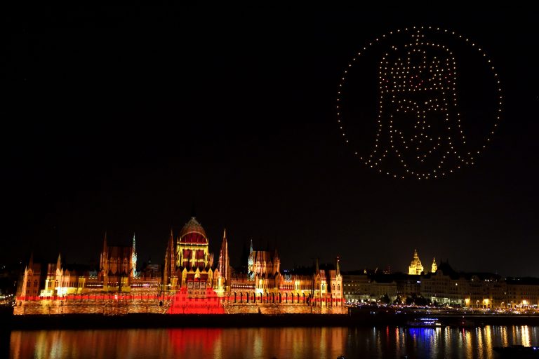 Hatalmas drón-show várható augusztus 20-án Budapesten