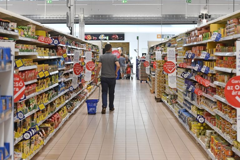 Csütörtöktől „bomba ajánlatokkal” várja vásárlóit a Tesco, lenyomják az árakat