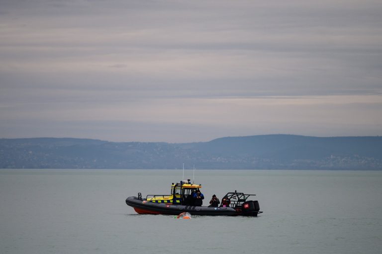 Három újraélesztéshez is riasztották a vízimentőket a Balatonon