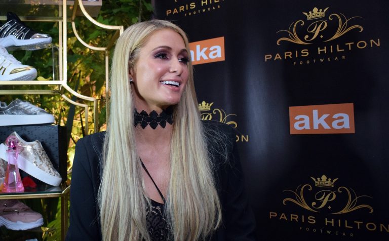 Paris Hilton még mindig 21-nek néz ki, bikiniben is (fotók)