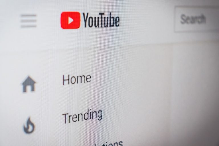 Új gomb jön a YouTube-ra, biztonságosabb lesz az eddigi megoldásokhoz képest