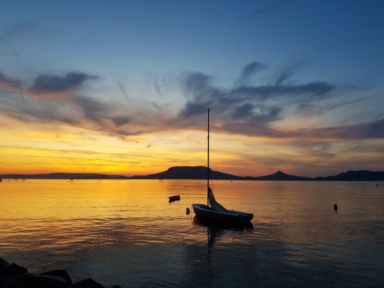 Közel egy hete nem apad a Balaton, a vízhőmérséklet viszont csökkent