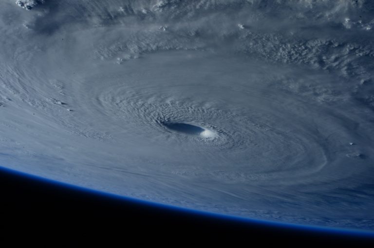 Életveszélyre figyelmeztették a Floridában élőket a közelgő Idalia-hurrikán miatt