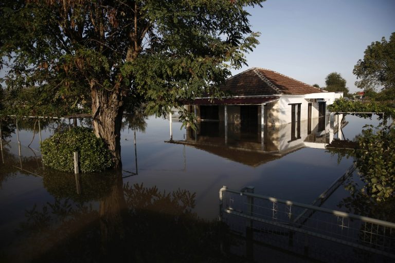 11-re emelkedett a görög árvíz halálos áldozatainak száma