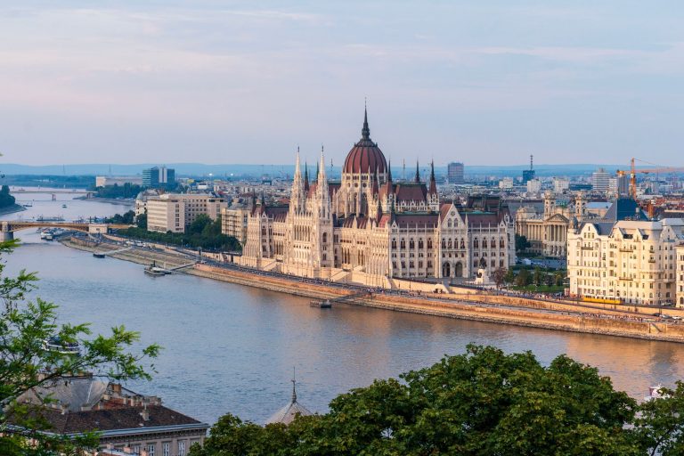 2,4 százalékkal esett vissza a magyar gazdaság
