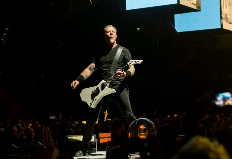 Metálkedvelő kutya szökött el otthonról és surrant be egy Metallica-koncertre