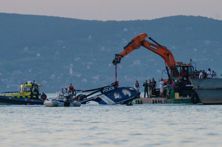 Kiderülhetett, miért zuhant a Balatonba a rendőrségi helikopter