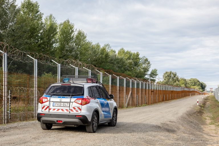 A magyar rendőrök a dél-szerbiai határon is küzdenek az illegális migráció ellen