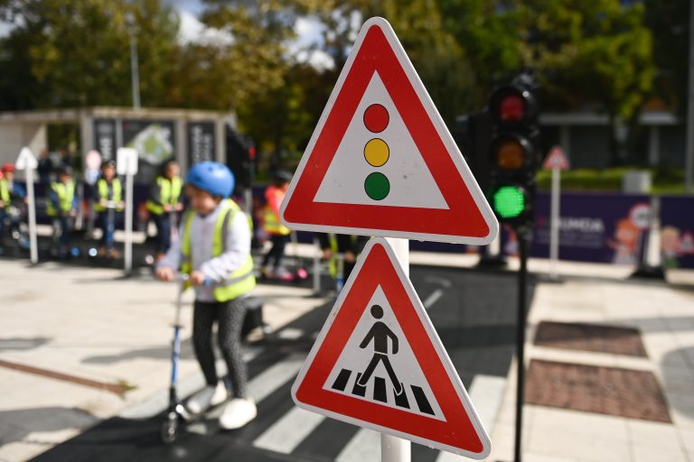 Nem csak a gyerekeket, a szülőket is tanítani kell a biztonságos közlekedésre