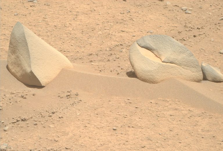 Különös kinézetű sziklákat kapott lencsevégre a Marson a NASA