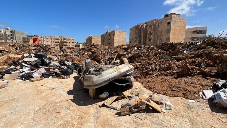 Továbbra is eltűntek után kutatnak az áradások által sújtott Líbiában