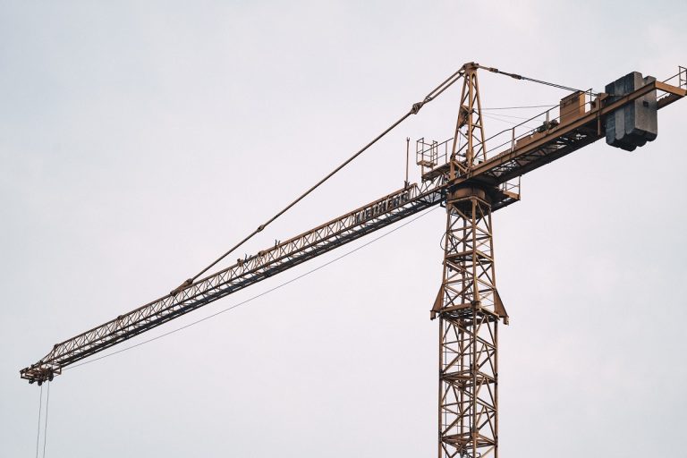 Összedőlt egy toronydaru Délnyugat-Kínában, több építőmunkás meghalt