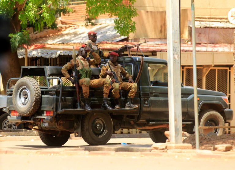 Katonák és lázadók csaptak össze Burkina Fasóban, legkevesebb 53 ember meghalt