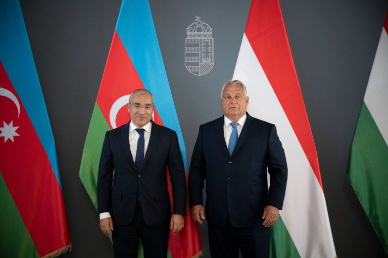 Orbán Viktor hétfőn a Karmelita kolostorban fogadta az azeri gazdasági minisztert