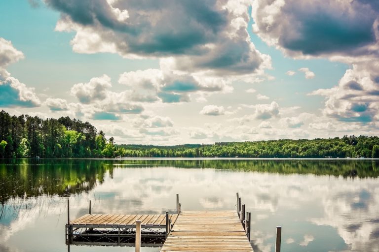 Több tucat diák zuhant a tóba, miután beszakadt alattuk a móló Wisconsinban