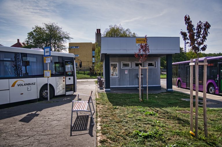 Október 23. miatt változik a vonat- és buszközlekedés