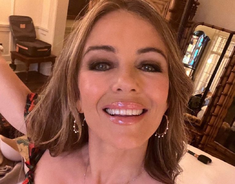 Leesik az állad Elizabeth Hurley egészen elképesztő bikinis videójától