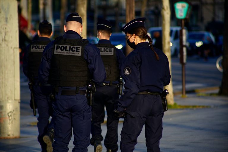 Késes támadás történt egy franciaországi iskolában, egy tanár meghalt