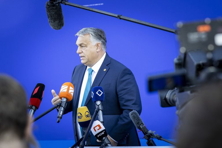 Nagyon különleges ajándékot kapott Orbán Viktor Amerikából