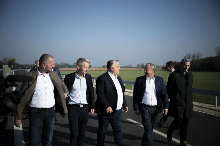 Orbán Viktor nem hagyja, hogy más dirigáljon Magyarországnak