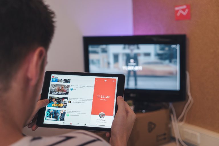 Beelőzte a YouTube a Netflixet az amerikai fiatalok körében