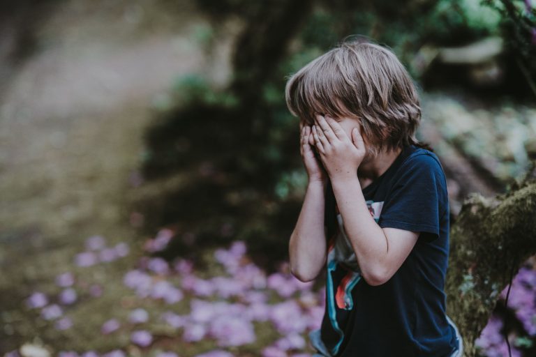 A gyermekekkel való kiabálás épp oly káros lehet, mint a fizikai bántalmazás