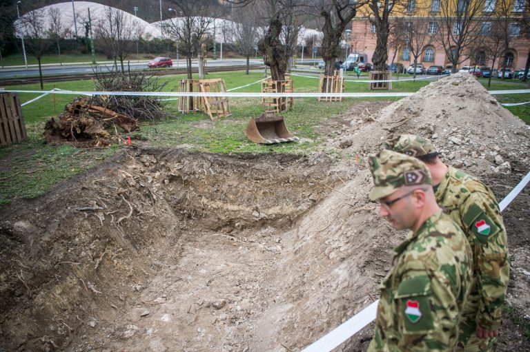 Lezárják a Sámsoni út környékét Debrecenben egy feltételezett robbanóeszköz miatt