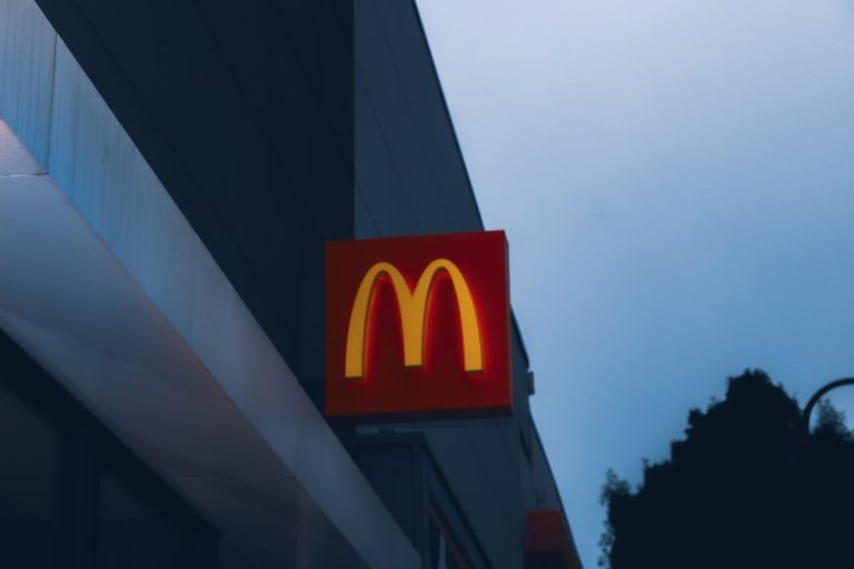 Megjelenési bónusszal ösztönözné munkavállalóit a hazai McDonald’s