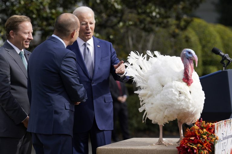 Az USA elnöke, Joe Biden elnöki kegyelmet adott két pulykának