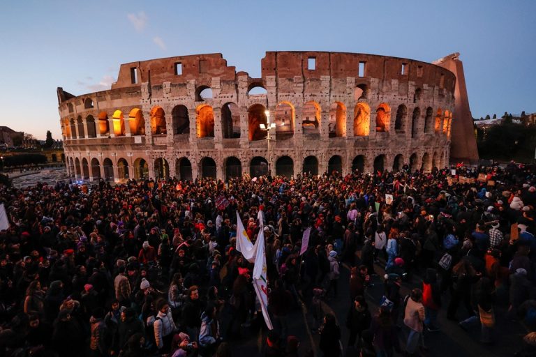 Meggyilkoltak egy fiatal olasz lányt, ezrek tüntettek a nők elleni erőszak miatt
