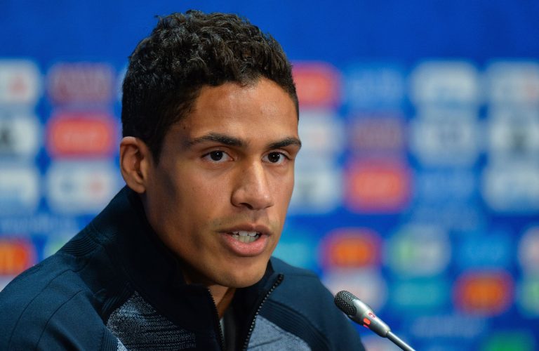 A Bayern München csaphat le Raphael Varane-re