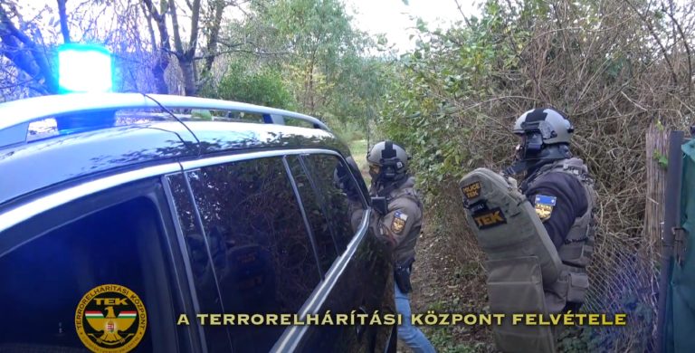 Egy uzsorakamatot követelő erőszakolóra csapott le a TEK (videó)