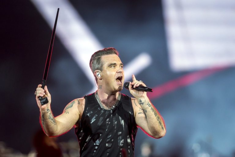 Meghalt egy nő, aki megbotlott és elesett Robbie Williams koncertjén