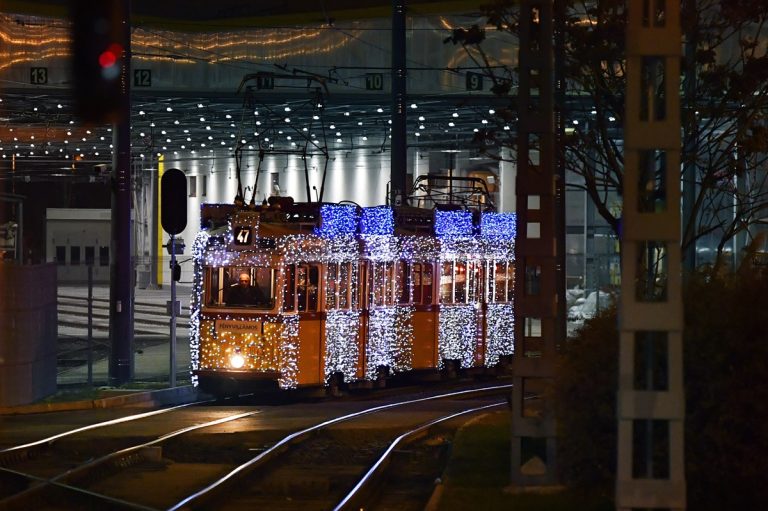 A fényvillamosok mellett fénybuszok is útjukra indulnak idén a fővárosban