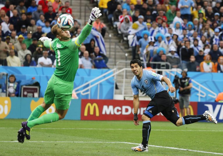 Messiék ellen tér vissza Suárez Uruguay válogatottjába