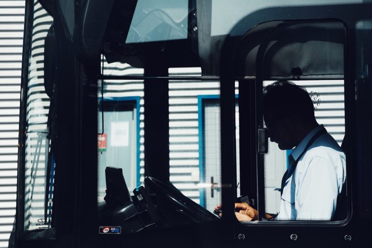 Fülöp-szigeteki buszsofőrök érkeztek Magyarországra, ennyit fognak keresni