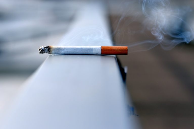 Fokozatosan betiltanák a dohányzást az Egyesült Királyságban