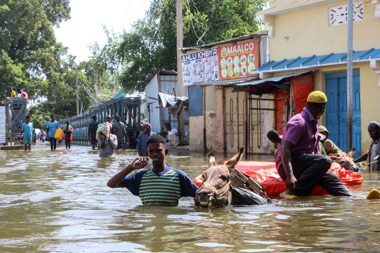 96-ra emelkedett a szomáliai áradások halálos áldozatainak száma