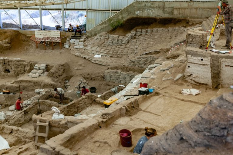 Ókori templomokra és egy áldozati gödör maradványaira bukkantak a föld alatt