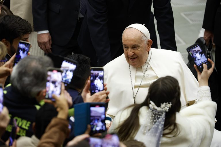 A 87 éves Ferenc pápa személyesen vezeti a karácsonyi szertartásokat a Vatikánban