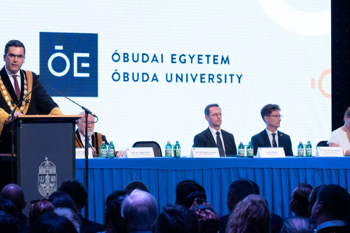 Az Óbudai Egyetemen továbbra is kötelező lesz az emelt szintű érettségi