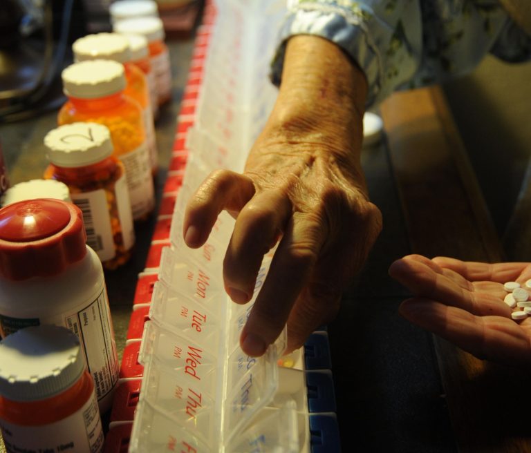 Látványosan emelkedik azon idősek száma, akik túl sok gyógyszert szednek