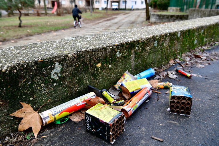 Már jóval szilveszter előtt petárdabaleset ért egy olasz kisfiút