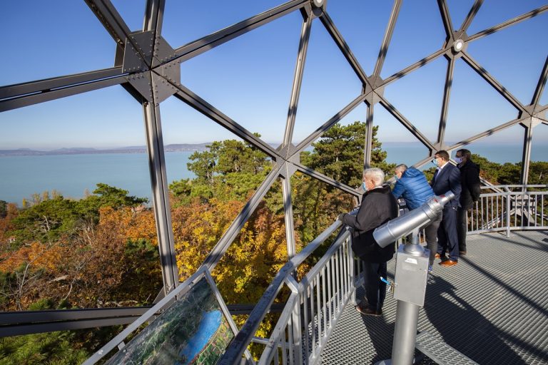 Év végéig látogatható a balatonboglári gömbkilátó, aztán ideiglenesen bezár